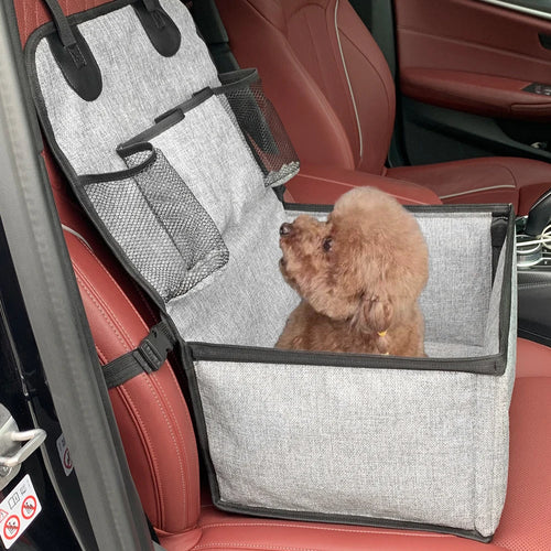 Hunde-Autositz in Grau auf dem Autositz, Hund sitzt darin