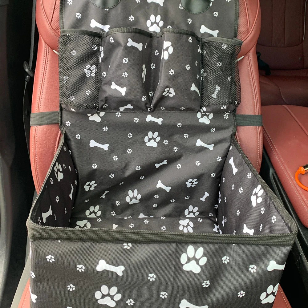 Innenansicht des Hunde-Autositzes mit Taschen